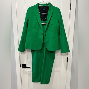 Like new Banana Republic Vibrant Green Suit size 12/14